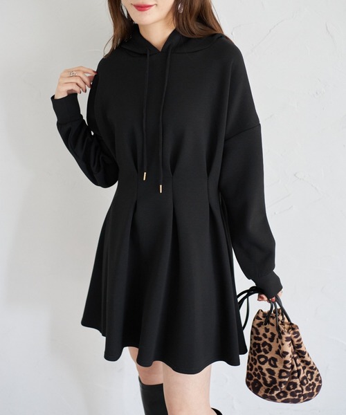 tocco closet(トッコ クローゼット)の「【ZOZO限定】ウエストタックパーカーミニOP(ワンピース・レディース・オフホワイト/ライトグレー/ブラック・M)」の1枚目の写真