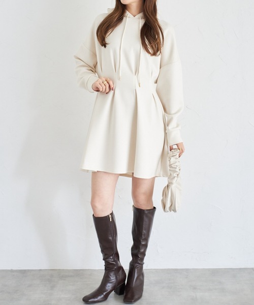 tocco closet(トッコ クローゼット)の「【ZOZO限定】ウエストタックパーカーミニOP(ワンピース・レディース・オフホワイト/ライトグレー/ブラック・M)」の4枚目の写真
