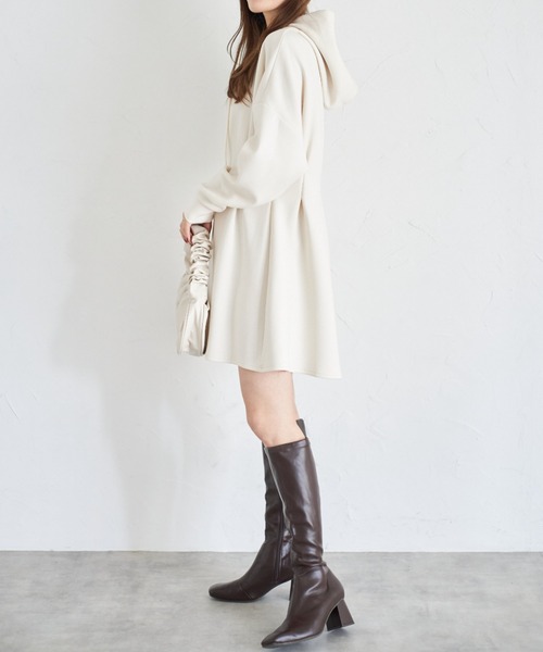tocco closet(トッコ クローゼット)の「【ZOZO限定】ウエストタックパーカーミニOP(ワンピース・レディース・オフホワイト/ライトグレー/ブラック・M)」の7枚目の写真