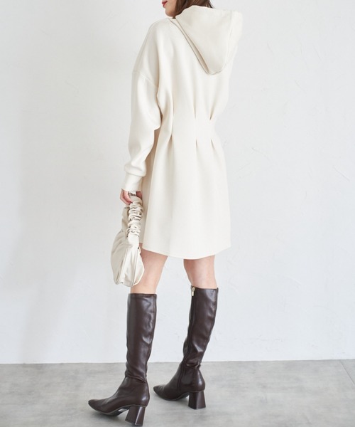 tocco closet(トッコ クローゼット)の「【ZOZO限定】ウエストタックパーカーミニOP(ワンピース・レディース・オフホワイト/ライトグレー/ブラック・M)」の9枚目の写真