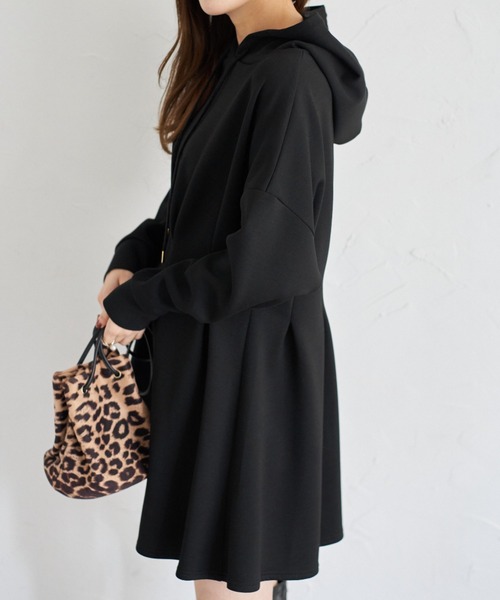 tocco closet(トッコ クローゼット)の「【ZOZO限定】ウエストタックパーカーミニOP(ワンピース・レディース・オフホワイト/ライトグレー/ブラック・M)」の18枚目の写真