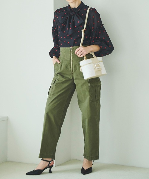 31 Sons de mode（トランテアン　ソン　ドゥ　モード）の「カーゴチノパンツ（カーゴパンツ・レディース・ベージュ/カーキ・38/36）」の16枚目の写真