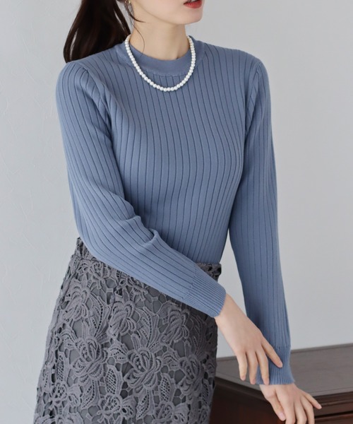 BLUEEAST（ブルーイースト）の「配色＆無地リブニットトップス（ニット/セーター・レディース・アイボリー/ブルー/アイボリー系/ブラック系・MEDIUM）」の4枚目の写真