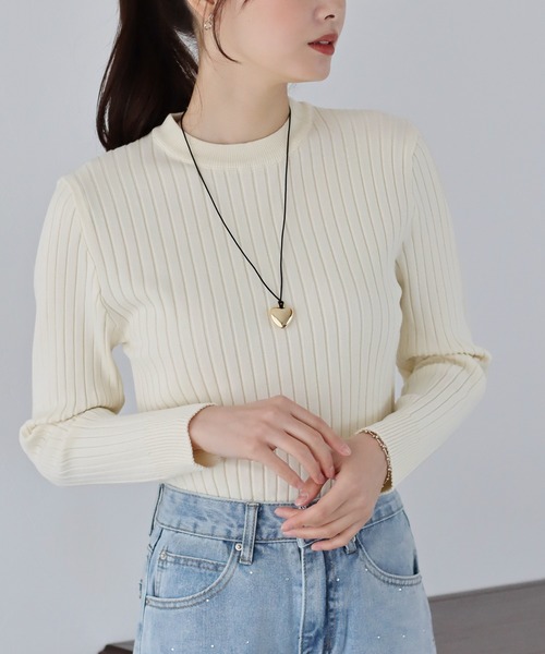 BLUEEAST（ブルーイースト）の「配色＆無地リブニットトップス（ニット/セーター・レディース・アイボリー/ブルー/アイボリー系/ブラック系・MEDIUM）」の2枚目の写真