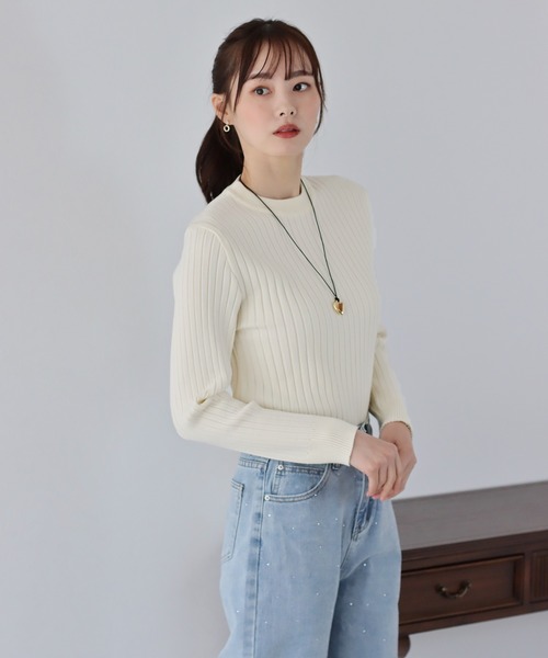 BLUEEAST（ブルーイースト）の「配色＆無地リブニットトップス（ニット/セーター・レディース・アイボリー/ブルー/アイボリー系/ブラック系・MEDIUM）」の8枚目の写真
