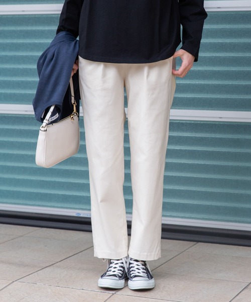FORK&SPOON(フォークアンドスプーン)の「FORK&SPOON コンフォータブルテーパードパンツ(その他パンツ・レディース・アイボリー/ベージュ/ネイビー・1/2)」の2枚目の写真