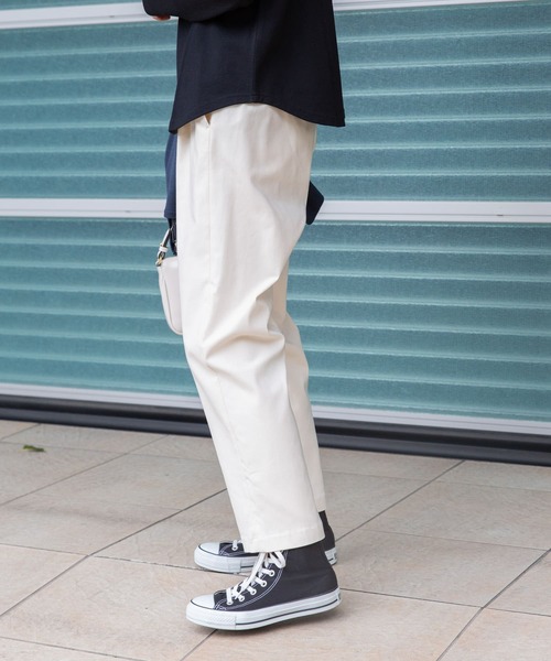 FORK&SPOON(フォークアンドスプーン)の「FORK&SPOON コンフォータブルテーパードパンツ(その他パンツ・レディース・アイボリー/ベージュ/ネイビー・1/2)」の11枚目の写真