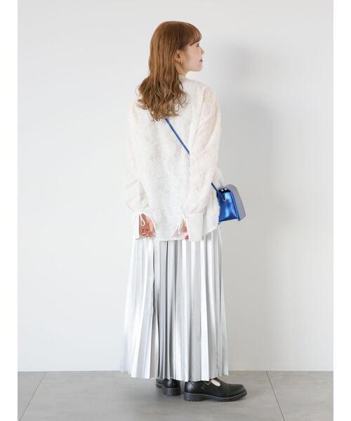 ehka sopo(エヘカソポ)の「光沢プリーツスカート(スカート・レディース・シルバー/ブラック・F)」の11枚目の写真