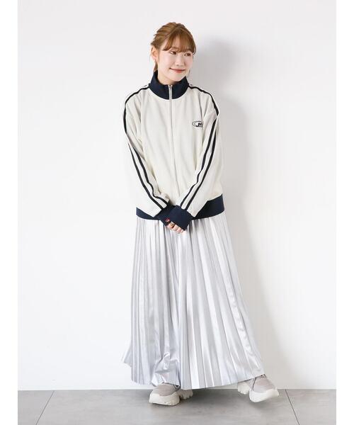 ehka sopo(エヘカソポ)の「光沢プリーツスカート(スカート・レディース・シルバー/ブラック・F)」の12枚目の写真