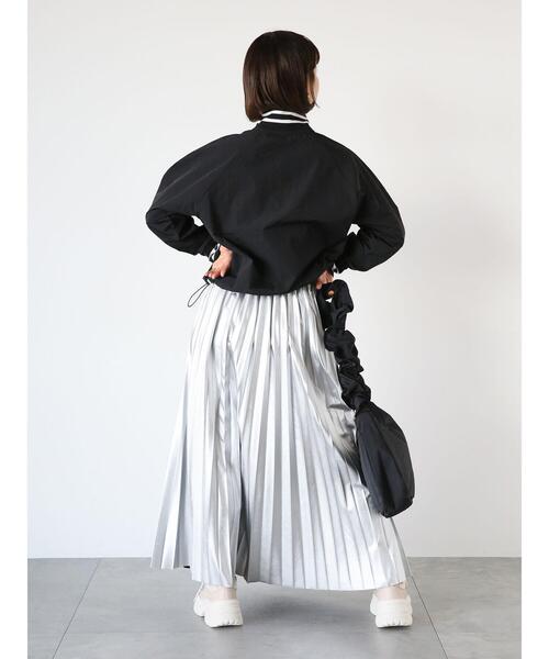 ehka sopo(エヘカソポ)の「光沢プリーツスカート(スカート・レディース・シルバー/ブラック・F)」の16枚目の写真