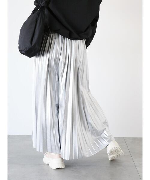 ehka sopo(エヘカソポ)の「光沢プリーツスカート(スカート・レディース・シルバー/ブラック・F)」の19枚目の写真