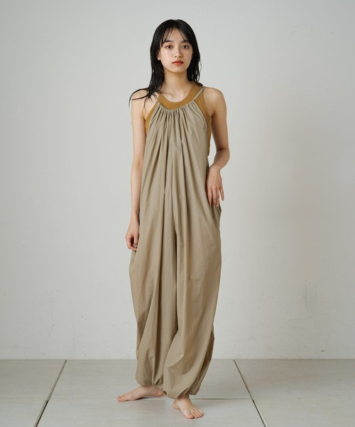 earthy（アーシー）の「キャミサロペット(パッカブル)（サロペット/オーバーオール・レディース・パープル/ブラック/ベージュ・FREE）」の20枚目の写真