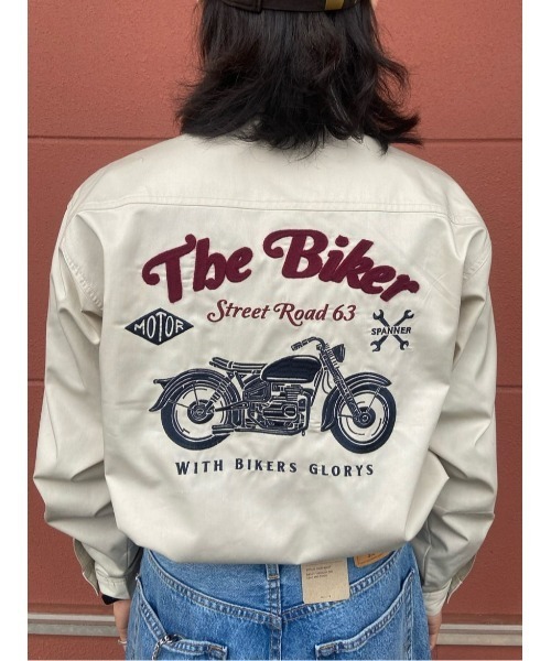 Right-on（ライトオン）の「グラフィック刺繍ツイル長袖ワークシャツ（シャツ/ブラウス・メンズ・ブラック/ネイビー/ベージュ・M/L/XL）」の3枚目の写真