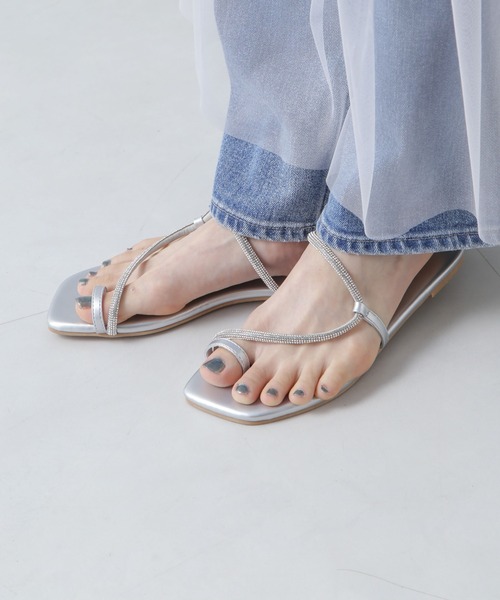 NANO universe（ナノユニバース）の「ラインストーントングサンダル（サンダル・レディース・ブラック/シルバー/ゴールド・38/36/37）」の2枚目の写真