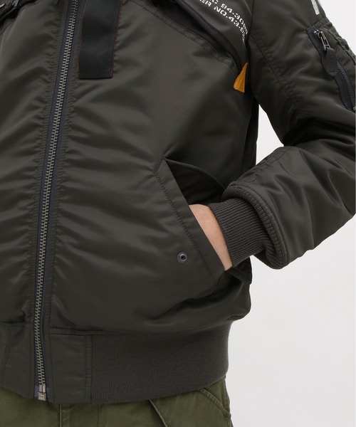 AVIREX（アヴィレックス）の「《WEB&DEPOT限定》MA-1 REMODEL / MA-1 リモデル / AVIREX / アヴィレックス（MA-1・メンズ・セージグリーン/ブラック/カーキ/ロイヤルブルー/チャコール/レッド・MEDIUM/LARGE/X-LARGE/XX-LARGE）」の14枚目の写真