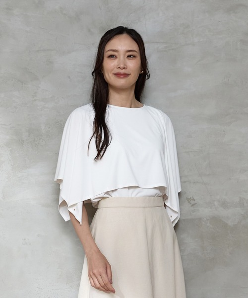 A/C DESIGN BY ALPHA CUBIC（エーシーデザインバイアルファキュービック）の「ケープショルダープルオーバー（Tシャツ/カットソー・レディース・オフホワイト/ブラック/モカ・L/M）」の2枚目の写真