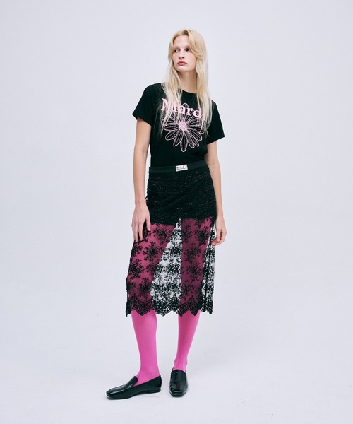 Mardi Mercredi(マルディメクルディ)の「SLIM TSHIRT FLOWERMARDI / スリム Tシャツ フラワーマルディ(Tシャツ/カットソー・レディース・ブラック×ピンク・FREE)」の2枚目の写真