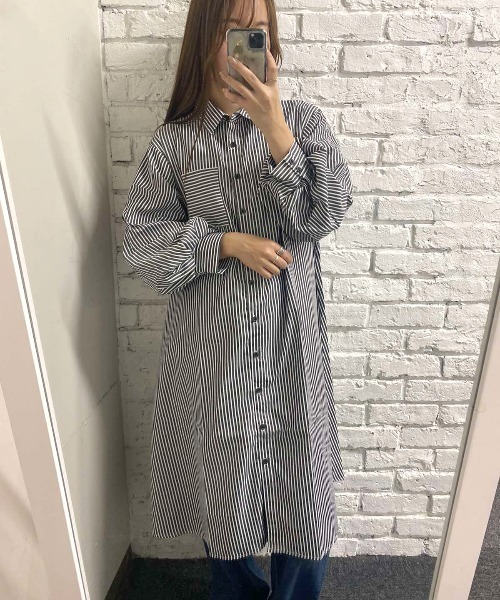 and it_(アンドイット)の「ストライプブロードボリュームスリーブシャツワンピース(シャツワンピース・レディース・ブラック×ホワイト/ホワイト×ネイビー/ネイビー×ホワイト・M)」の3枚目の写真