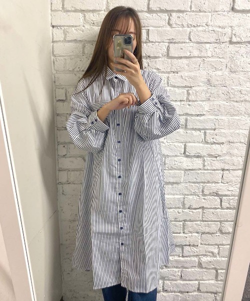 and it_(アンドイット)の「ストライプブロードボリュームスリーブシャツワンピース(シャツワンピース・レディース・ブラック×ホワイト/ホワイト×ネイビー/ネイビー×ホワイト・M)」の2枚目の写真