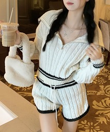 ケーブル編みセーラーカラーニット×ショートパンツセットアップ