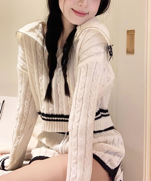 GLAMOROUS JANE(グラマラスジェーン)の「ケーブル編みセーラーカラーニット×ショートパンツセットアップ(セットアップ・レディース・オフホワイト/ネイビー・FREE)」の5枚目の写真
