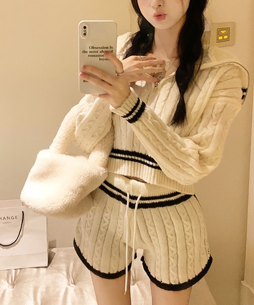 GLAMOROUS JANE(グラマラスジェーン)の「ケーブル編みセーラーカラーニット×ショートパンツセットアップ(セットアップ・レディース・オフホワイト/ネイビー・FREE)」の8枚目の写真