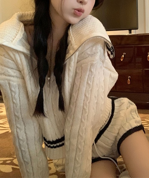 GLAMOROUS JANE(グラマラスジェーン)の「ケーブル編みセーラーカラーニット×ショートパンツセットアップ(セットアップ・レディース・オフホワイト/ネイビー・FREE)」の9枚目の写真