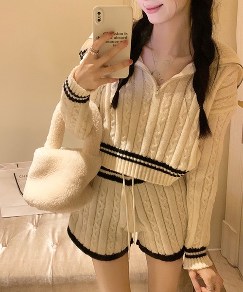 GLAMOROUS JANE(グラマラスジェーン)の「ケーブル編みセーラーカラーニット×ショートパンツセットアップ(セットアップ・レディース・オフホワイト/ネイビー・FREE)」の10枚目の写真