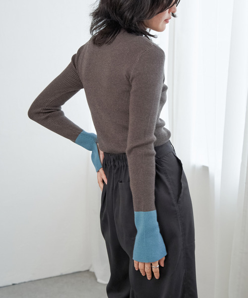 VENCEEXCHANGE（ヴァンスエクスチェンジ）の「配色スリット袖ハイネックニット（ニット/セーター・レディース・ブラック/グレー/アイボリー/チャコール・FREE）」の19枚目の写真