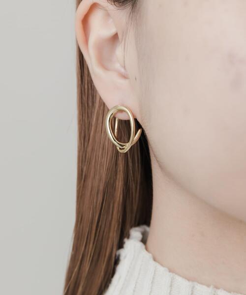 SMELLY（スメリー）の「ニュアンスカーブピアス（ピアス（両耳用）・レディース・ゴールド・-）」の5枚目の写真