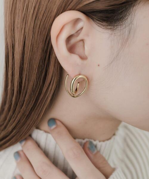 SMELLY（スメリー）の「ニュアンスカーブピアス（ピアス（両耳用）・レディース・ゴールド・-）」の7枚目の写真
