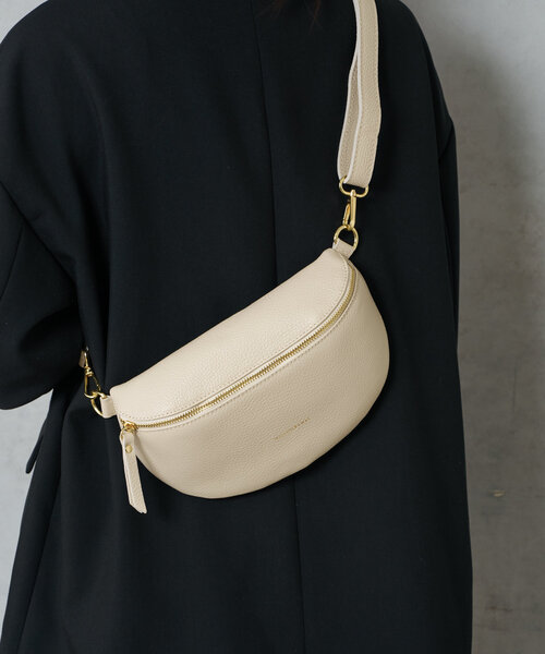 Actually（アクチュアリー）の「イタリア製カウレザー SHOULDER BAG（トートバッグ・レディース・ブラック/アイボリー・0）」の4枚目の写真