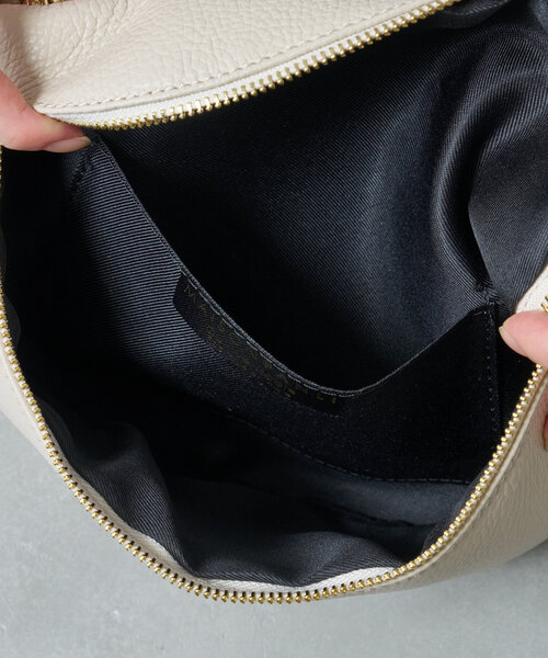 Actually（アクチュアリー）の「イタリア製カウレザー SHOULDER BAG（トートバッグ・レディース・ブラック/アイボリー・0）」の8枚目の写真