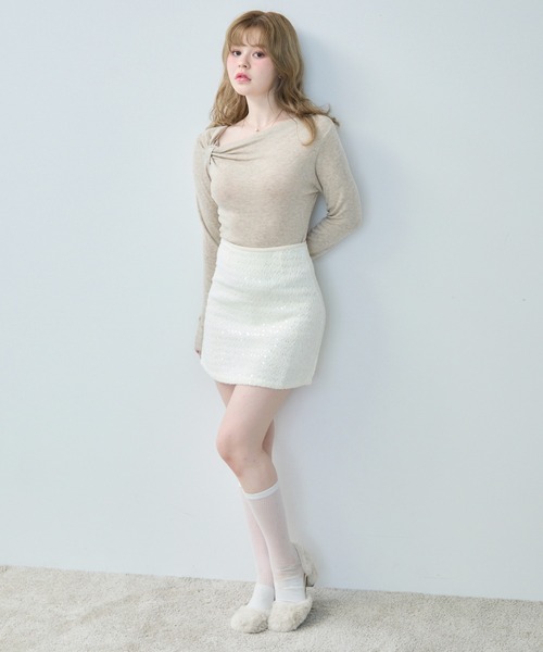 TITTY&CO.（ティティーアンドコー）の「アシンメトリードレープネックニット（ニット/セーター・レディース・チャコールグレー/キャメル・FREE）」の9枚目の写真