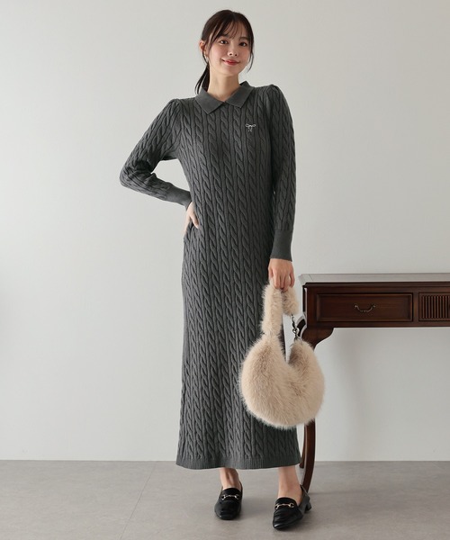 BLUEEAST(ブルーイースト)の「リボン刺繍ポロケーブルニットワンピース(ワンピース・レディース・グレー/ベージュ/ネイビー・MEDIUM)」の11枚目の写真