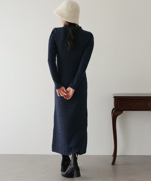 BLUEEAST(ブルーイースト)の「リボン刺繍ポロケーブルニットワンピース(ワンピース・レディース・グレー/ベージュ/ネイビー・MEDIUM)」の22枚目の写真
