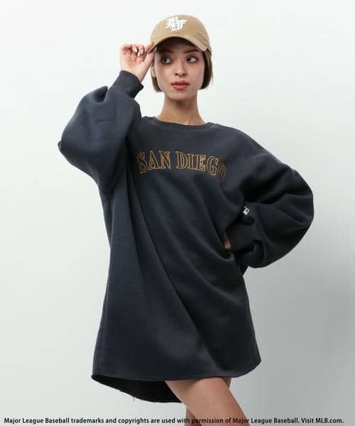 BACK TO THE FIELD（バック トゥー ザ フィールド）の「【MLB】2WAY刺しゅうロゴスウェット（ワンピース・レディース・オフホワイト/ブラック/ライトグレー・FREE）」の3枚目の写真