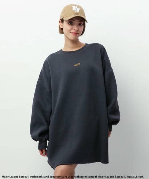 BACK TO THE FIELD（バック トゥー ザ フィールド）の「【MLB】2WAY刺しゅうロゴスウェット（ワンピース・レディース・オフホワイト/ブラック/ライトグレー・FREE）」の4枚目の写真