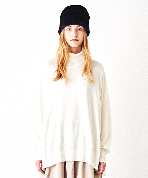 Omekashi（オメカシ）の「【Omekashi】アンゴラ混たっぽりタートルプルオーバー（ニット/セーター・レディース・チャコールグレー/オフホワイト/オレンジ/ブラック・ﾌﾘ-）」の2枚目の写真