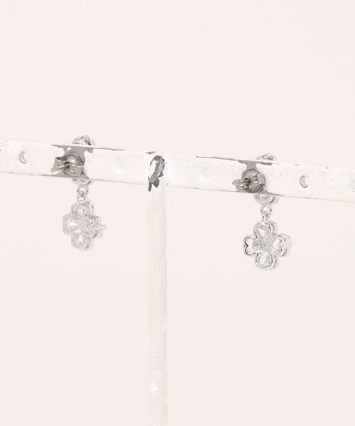 AZUL by moussy（アズールバイマウジー）の「スウィングビジューピアス（ピアス（両耳用）・レディース・シルバー・FREE）」の6枚目の写真