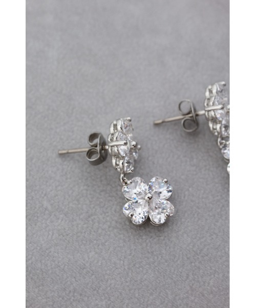 AZUL by moussy（アズールバイマウジー）の「スウィングビジューピアス（ピアス（両耳用）・レディース・シルバー・FREE）」の5枚目の写真