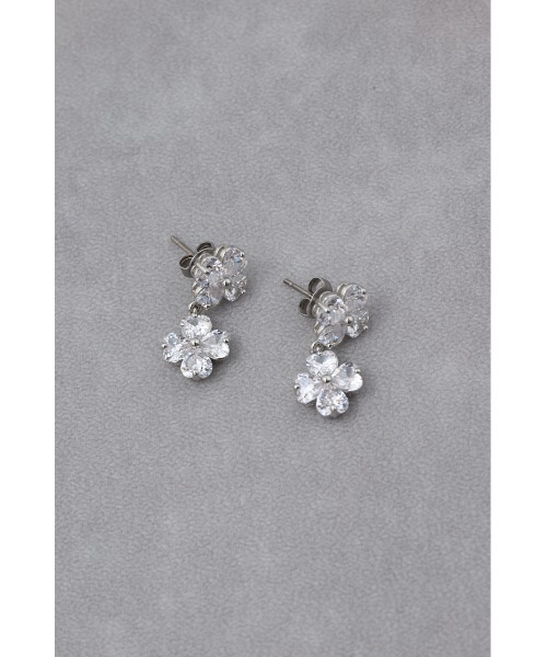 AZUL by moussy（アズールバイマウジー）の「スウィングビジューピアス（ピアス（両耳用）・レディース・シルバー・FREE）」の3枚目の写真