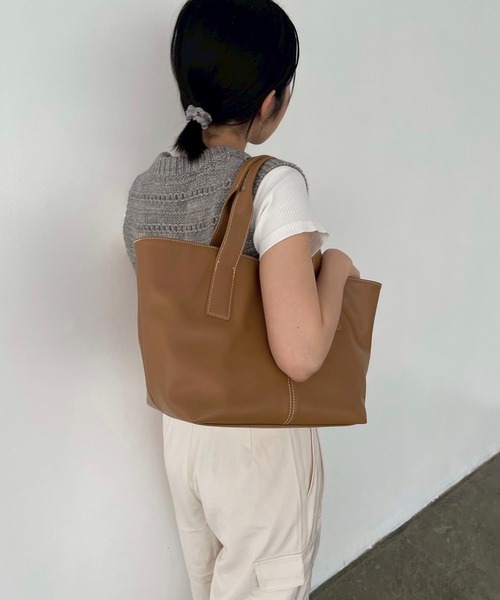 EFOLE(エフォル)の「【ZOZO限定】Smooth stitch tote bag / スムース ステッチ トートバッグ(トートバッグ・レディース・ブラック/ベージュ・FREE)」の17枚目の写真
