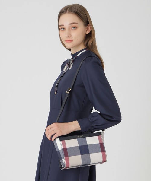 BLUE LABEL CRESTBRIDGE（ブルーレーベルクレストブリッジ）の「クレストブリッジチェックPVCミニショルダー（ショルダーバッグ・レディース・ベージュ系その他/レッド/グリーン系その他/ライトブルー・FREE）」の18枚目の写真