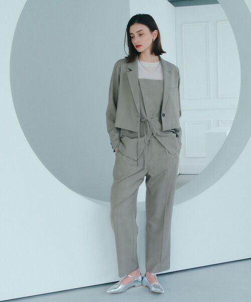 YECCA VECCA（イェッカヴェッカ）の「サイドラインストレートパンツ（スラックス・レディース・グレイッシュベージュ/ネイビー・S/M/M-L）」の4枚目の写真