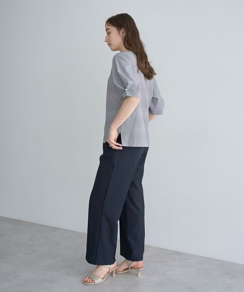 YECCA VECCA（イェッカヴェッカ）の「サイドラインストレートパンツ（スラックス・レディース・グレイッシュベージュ/ネイビー・S/M/M-L）」の11枚目の写真