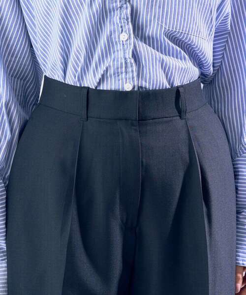 YECCA VECCA（イェッカヴェッカ）の「サイドラインストレートパンツ（スラックス・レディース・グレイッシュベージュ/ネイビー・S/M/M-L）」の14枚目の写真