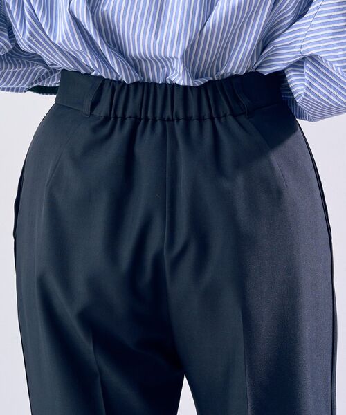 YECCA VECCA（イェッカヴェッカ）の「サイドラインストレートパンツ（スラックス・レディース・グレイッシュベージュ/ネイビー・S/M/M-L）」の16枚目の写真