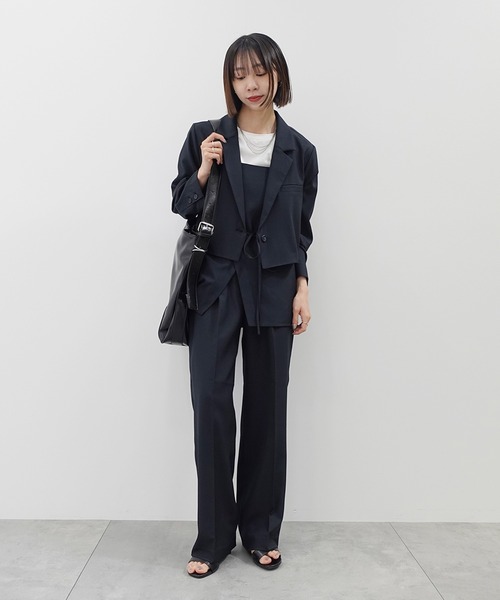 YECCA VECCA（イェッカヴェッカ）の「サイドラインストレートパンツ（スラックス・レディース・グレイッシュベージュ/ネイビー・S/M/M-L）」の3枚目の写真