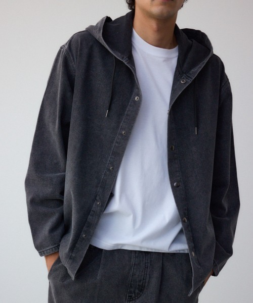 AZUL by moussy(アズールバイマウジー)の「AZUL DENIM ショートモッズ 秋服 春服 ブルゾン デニム パーカー(ブルゾン・メンズ・ブラック/ブルー・FREE)」の2枚目の写真